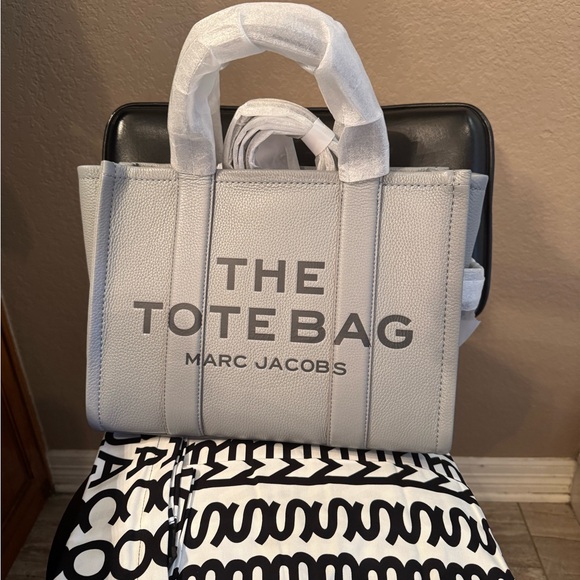 Marc Jacobs Handbags - Marc Jacobs medium tote new